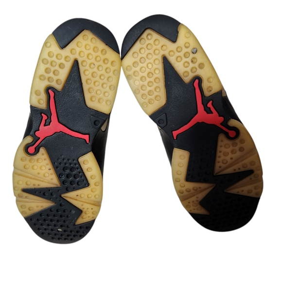 Jordan 6 Retro Chinese New Year High-Top Sneakers with Perforated Panels - Picture 4 of 11